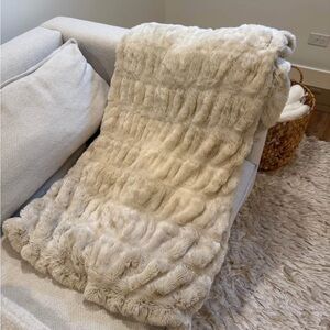 Hudson Park Luxurious Cream Faux Fur Throw Blanket
